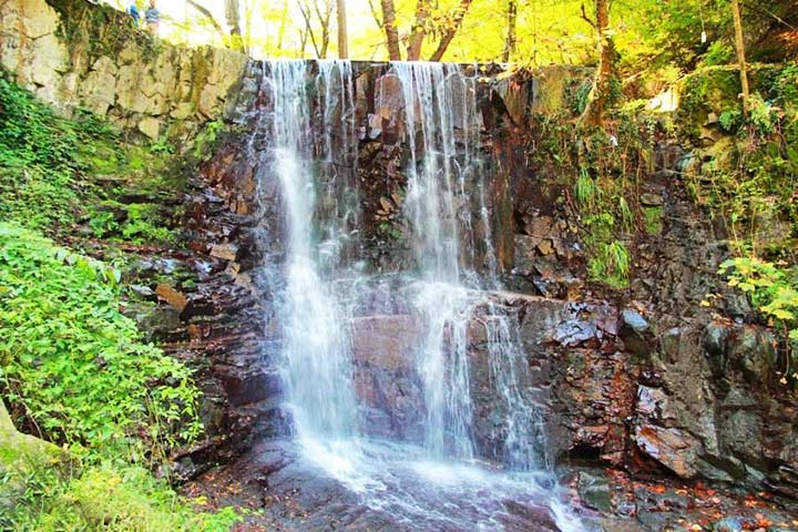 The best time to visit Loonak Falls