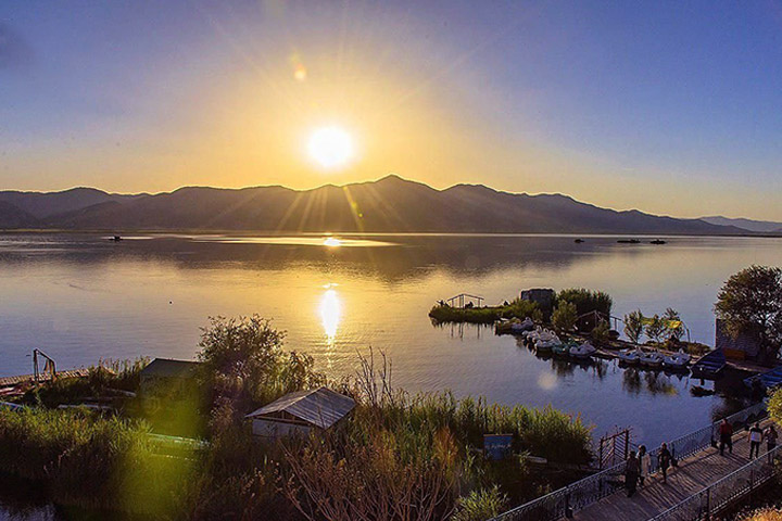 Zaribar Lake from the Lakes of Iran - Photo by Omid Haghdoost - Lakes of Iran