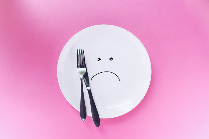 گرسنه خوابیدن یک علت بیدار شدن از خواب در شب