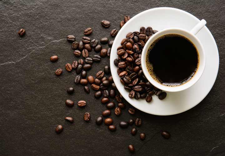 ۱۴ خوراکی سالم برای صبحانه که به کاهش وزن شما کمک می‌کنند - مصرف قهوه در وعده صبحانه می تواند به کاهش وزن کمک بکند.