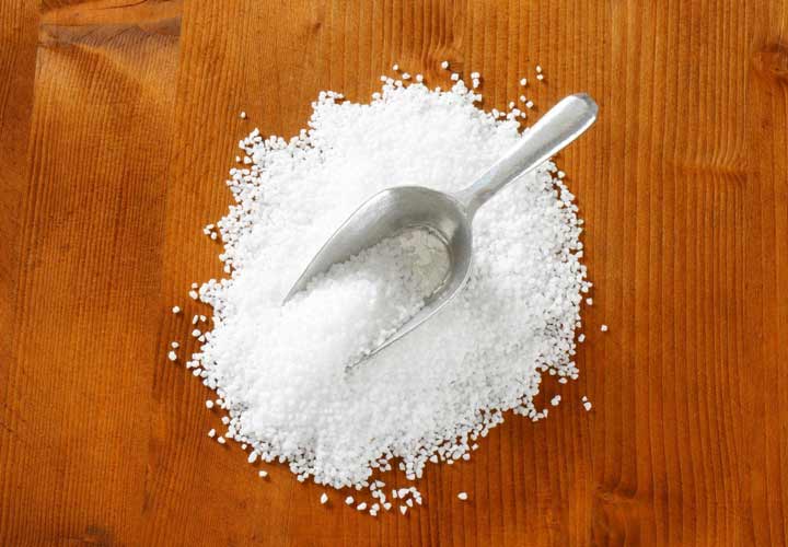 نمک اپسوم چیست - ظاهر نمک اپسوم مانند نمک خوراکی است و اغلب در آب وان (حمام) حل می‌ شود.
