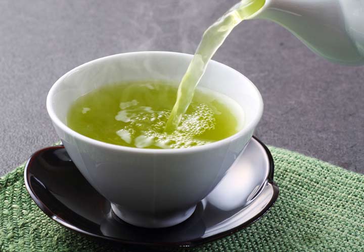 ۱۴ خوراکی سالم برای صبحانه که به کاهش وزن شما کمک می‌کنند - مصرف چای سبز در وعده صبحانه می تواند به کاهش وزن کمک بکند.
