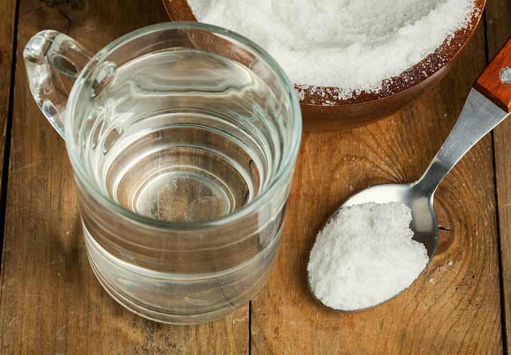 نمک اپسوم چیست؛‌ چه مزایا و چه معایبی دارد؟ - نمک اپسوم را می‌ توان از طریق خوراکی به‌ عنوان مکمل منیزیم یا یک ملین مصرف کرد. 
