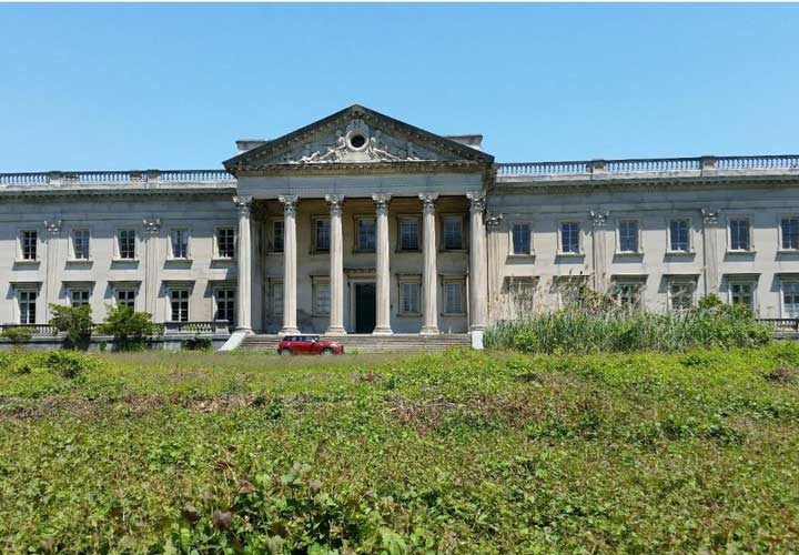 ۱۲ قصر متروکه باارزش در سراسر دنیا - قصر لینوود در خارج از فیلادلفیا و در اواخر دهه ۱۸۹۰ توسط هوراس ترامبر طراحی شد.