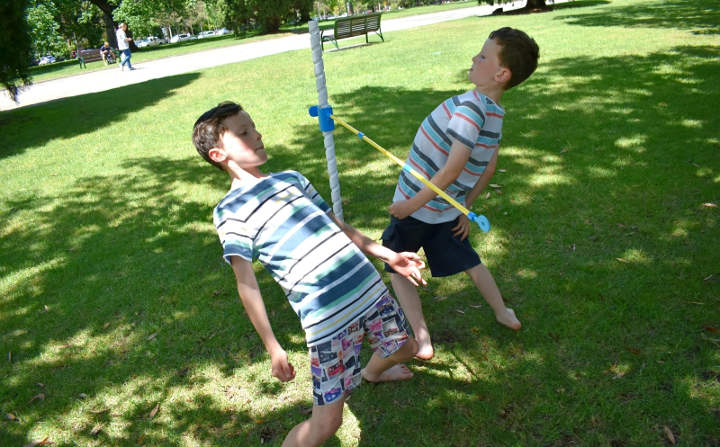 بازی انعطاف (لیمبو)-چند ایده سرگرم‌کننده برای بازی کودکان در فضای باز