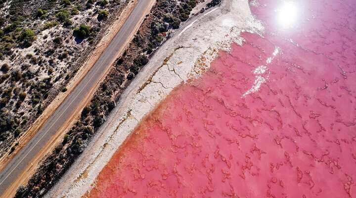 lipar-pink-lake.jpg