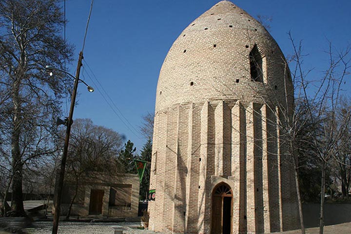 برج مقبره کردان - سفر یک روزه اطراف تهران