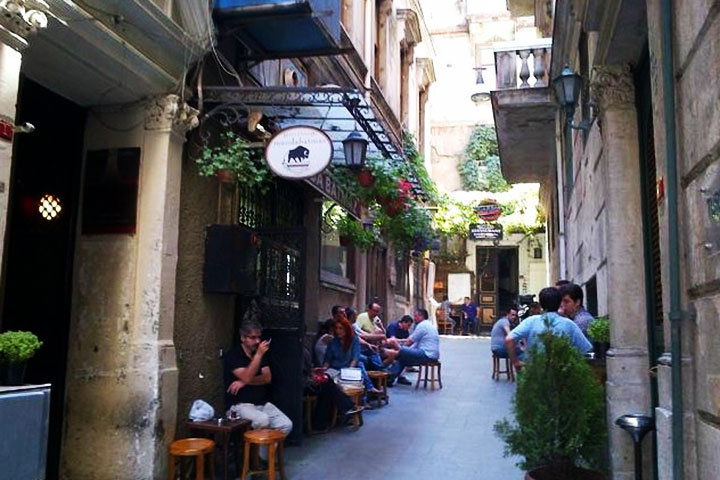 The best cafes in Istanbul in Mandabatmaz from the best Esteghlal Street