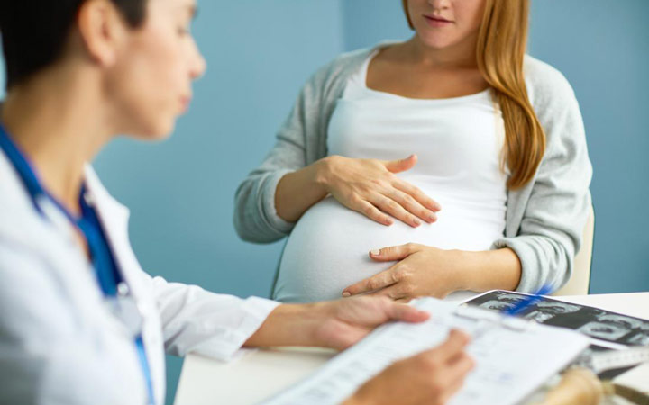مولتی ویتامین - ن باردار باید با توصیه پزشک مولتی ویتامین را مصرف کنند