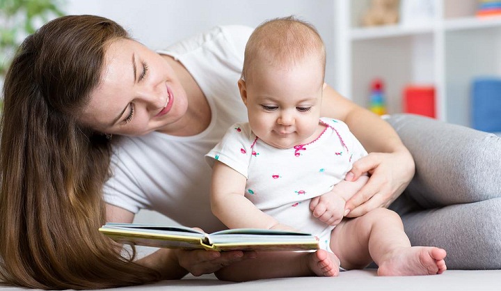 کتابخوانی برای نوزاد در تربیت کودک کتابخوان مؤثر است