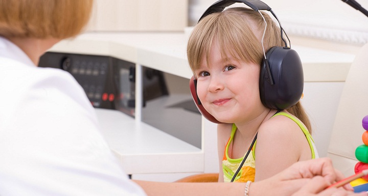 زمان ارزیابی شنوایی کودک