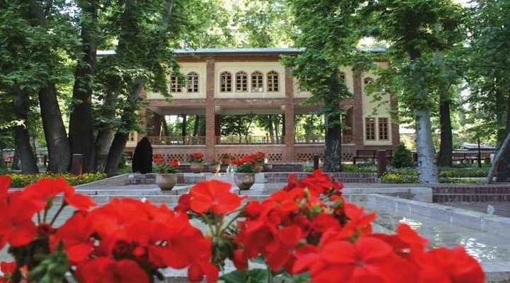 باغ ایرانی یکی از جاهای دیدنی تهران در بهار