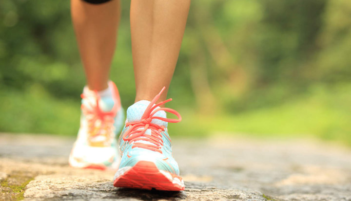 پیاده‌روی ازجمله بهترین ورزش ها برای لاغری شکم و پهلو است
