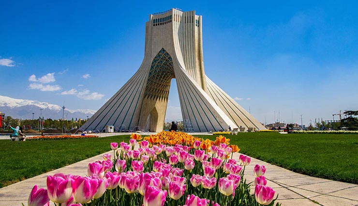 بازدید از برج آزادی از پیشنهادهای راهنمای تهران گردی در روزهای بهاری
