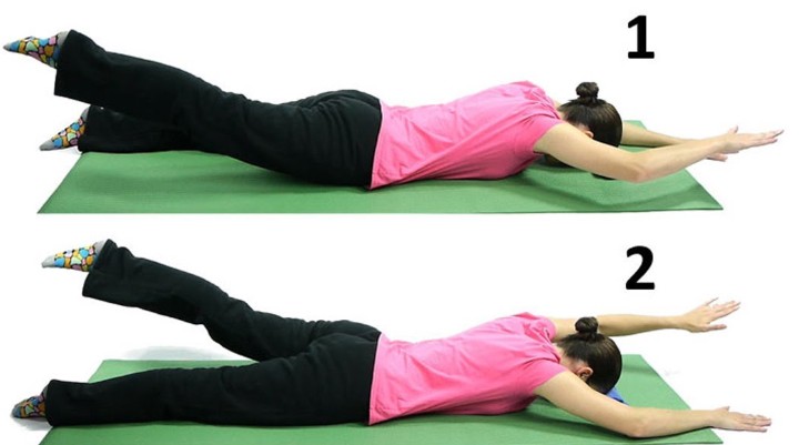 بالا بردن بازو یا پا در حالت دمر برای تقویت عضلات شکم و کمر