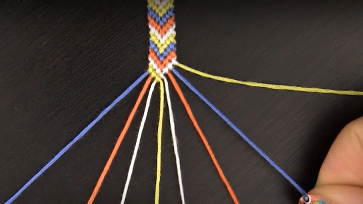 آموزش بافت دستبند دوستی - نخ وسط کار