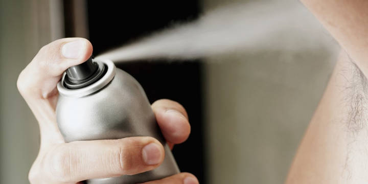 استفاده از دئودورانت برای درمان بوی بد زیر بغل