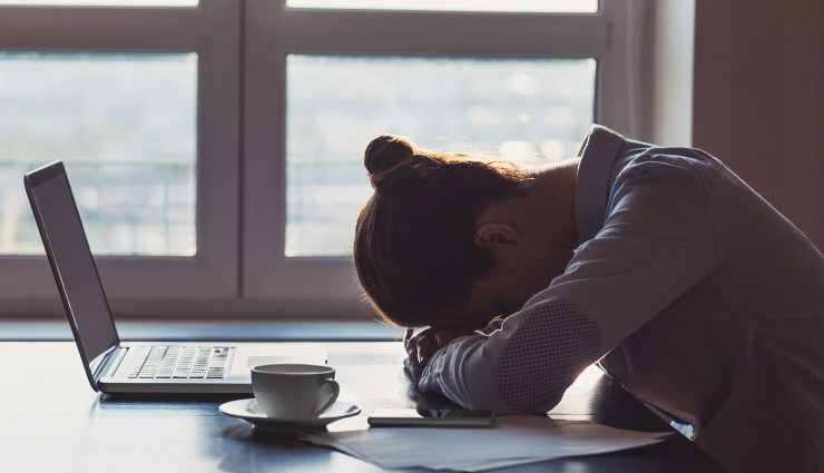 آیا کار کردن آخر هفته منجر به افسردگی می‌شود؟