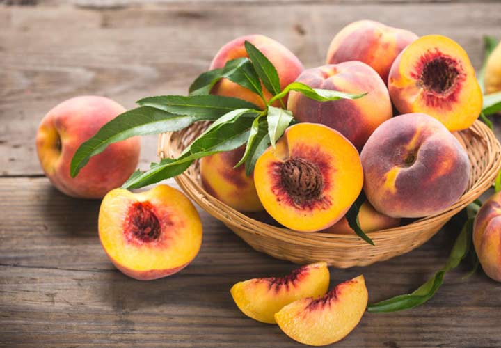 خواص انواع میوه های تابستانی - هلو سرشار از ویتامین‌ها، مواد معدنی و آنتی‌اکسیدان‌ها است.