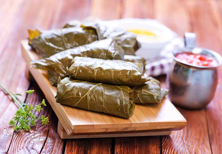 ۱۰ نوع غذای اروپایی با برنج - Dolma یا دلمه (برگ مو) از غذاهای ملی کشور ترکیه است.
