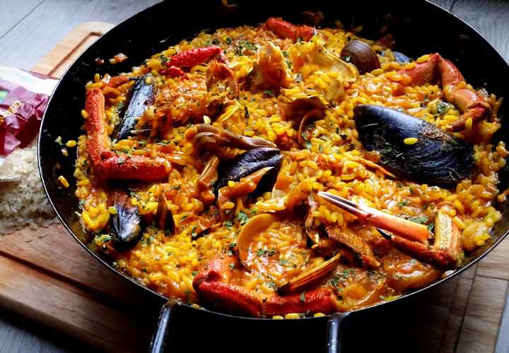 ۱۰ نوع غذای اروپایی با برنج - Paella de mariscos یا پائیا خوراک دریایی از غذاهای سنتی کشور اسپانیاست.