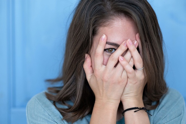 گاهی به دلیل خجالتزدگی به تراپیست دروغ میگوییم