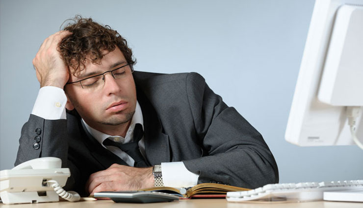 راهکارهای مقابله با کم‌خوابی در محل کار
