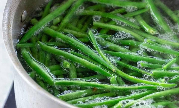 اشتباهات آشپزی - پختن سبزیجات در آب سرد