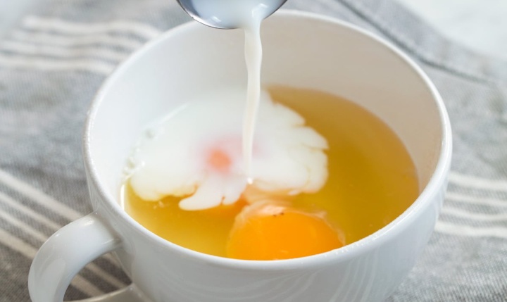 اشتباهات آشپزی - ریختن شیر در خاگینه