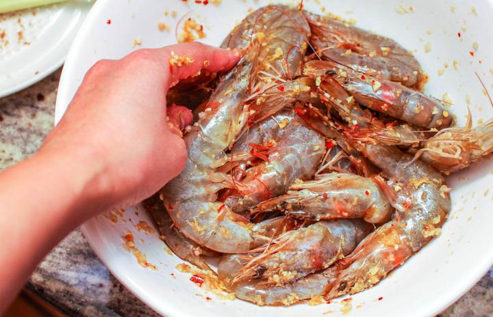 اشتباهات آشپزی - بیش از حد مرینیت کردن غذاهای دریایی