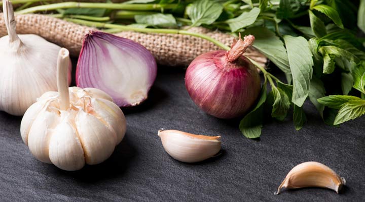 سیر و پیاز برای پیشگیری از سرطان سینه مفید هستند