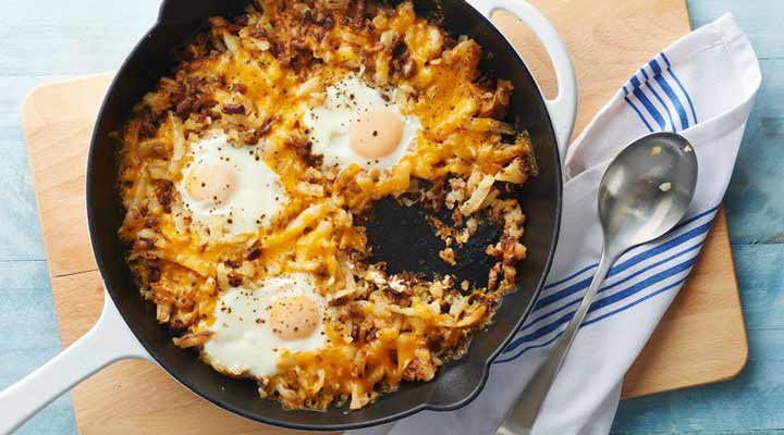 صبحانه رژیمی - هش براون با تخم مرغ یک صبحانه رژیمی و سالم محسوب می‌شود.