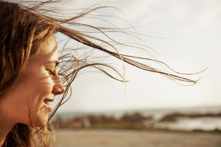 دختر خوشحال - مهم‌ترین درس‌های زندگی قبل از ۲۰ سالگی
