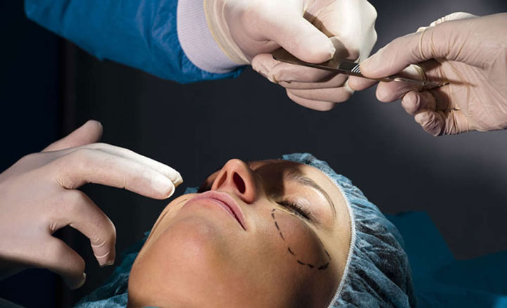 اختلال خودزشت انگاری؛ چطور با احساس زشت بودنمان مقابله کنیم؟ 4 تشخیص اختلال خودزشت پنداری