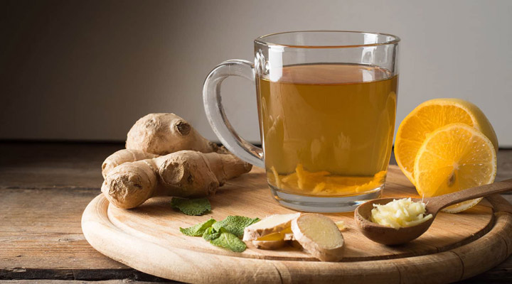 چای عسل و زنجبیل سرد یک نوشیدنی خنک برای فصل تابستان محسوب می‌شود.