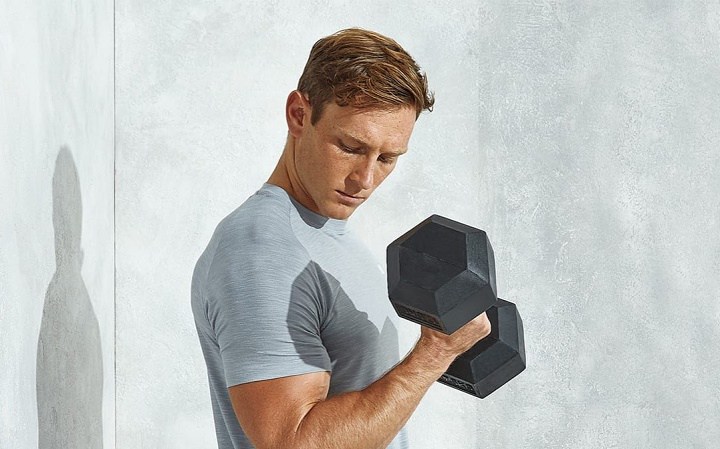 ورزش با دمبل؛ ۲۷ تمرین ورزشی برای تقویت عضلات با دمبل 3 ورزش با دمبل - آیا می توانیم با دمبل عضله بسازیم