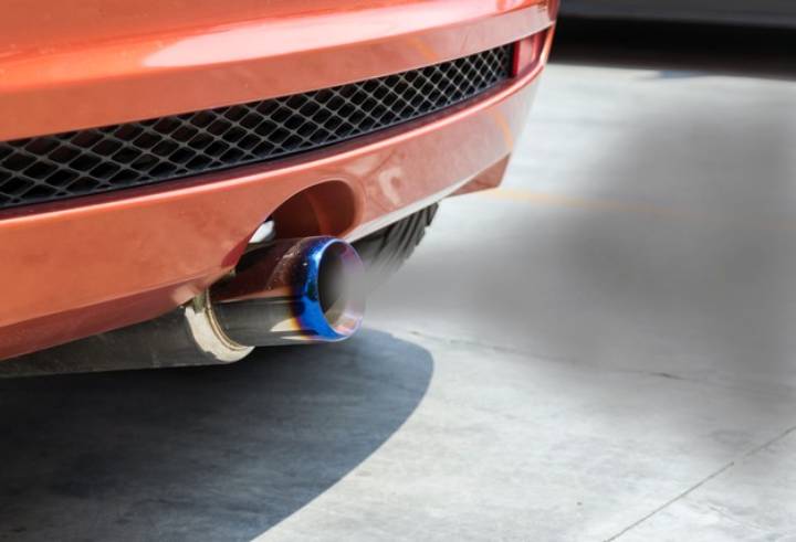 smoke-from-exhaust-car-when-engine-starts