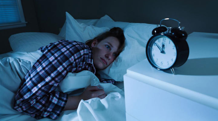 چه زمانی به روانشناس مراجعه کنیم؟ - تغییرات عمده در خواب و اشتها می‌تواند از نشانه‌های مشکلات روان باشد.