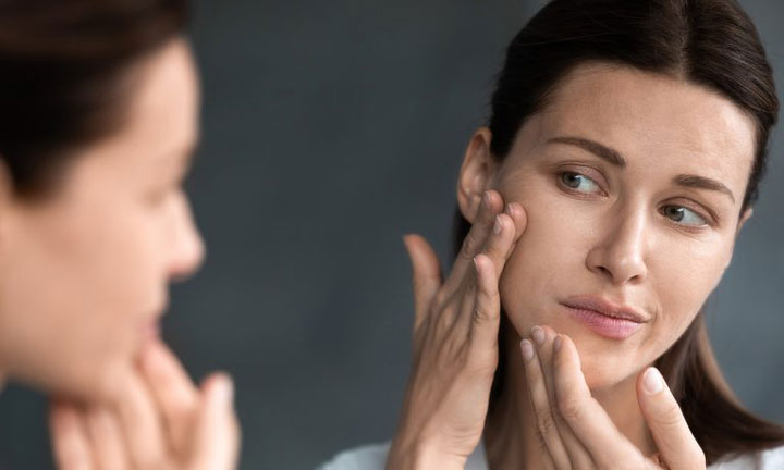 اختلال خودزشت انگاری؛ چطور با احساس زشت بودنمان مقابله کنیم؟ 3 نشانههای اختلال خودزشت پنداری