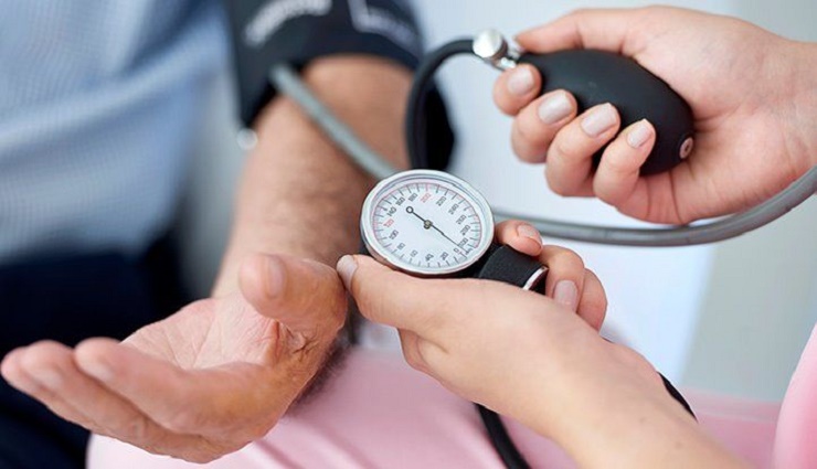 اندازه گیری فشار خون در خانه