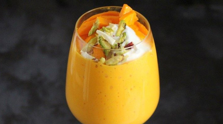 طرز تهیه انواع دسر انبه - ازجمله دسرهای با انبه میتوان به مستانی انبه اشاره کرد.