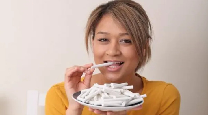 اختلال خوردن و ۶ مورد از شایعترین موارد آن 3 هرزهخواری یا پیکا نوعی اختلال خوردن