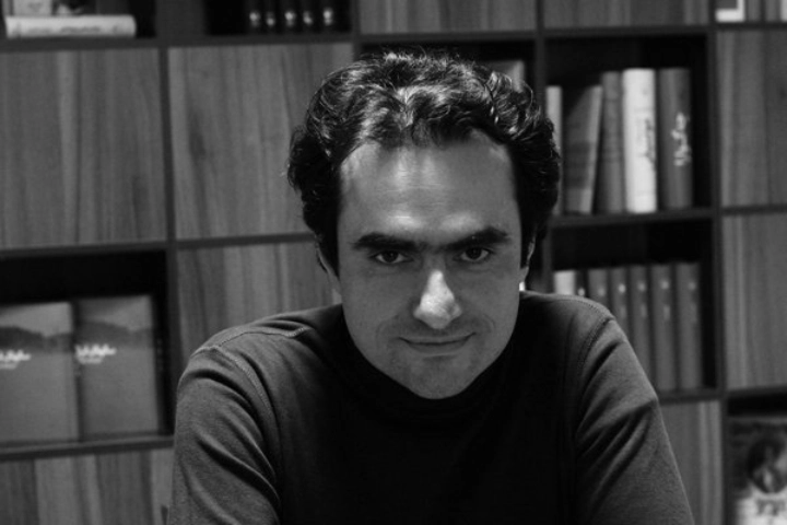 امیر مهدی حقیقت از بهترین مترجم های ایران