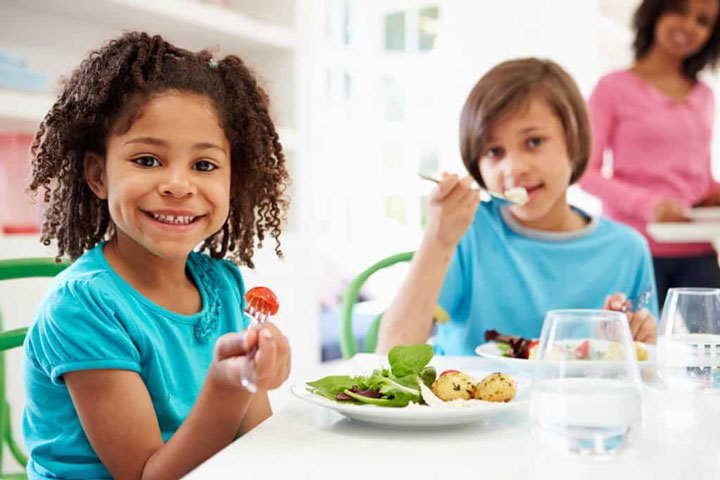 آداب غذا خوردن برای کودکان