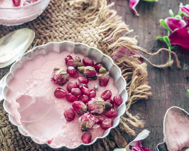 دسر شب یلدا ـ‌ کرم انار و گل رز