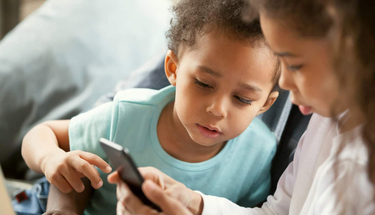 تلفن همراه برای کودکان از چه سنی مناسب است؟