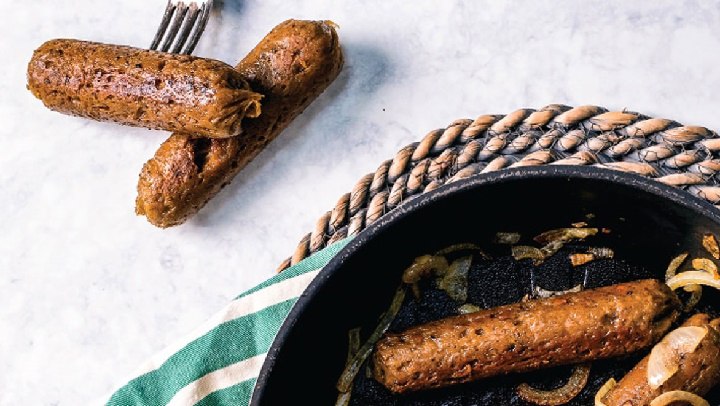 گلوتن گندم چیست و چگونه تهیه میشود + دستور پخت ۴ غذا با آن 6 دستور پخت سوسیس لینکلن شایر وگان با گلوتن گندم یا سیتان