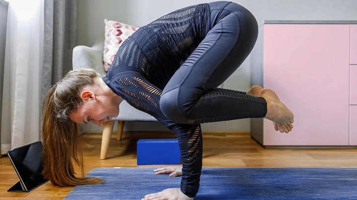 تمرینات کالیستنیک؛ حرکات مناسب برای سطح مبتدی تا پیشرفته 12 تمرینات کالیستنیک پیشرفته - حرکت کلاغ