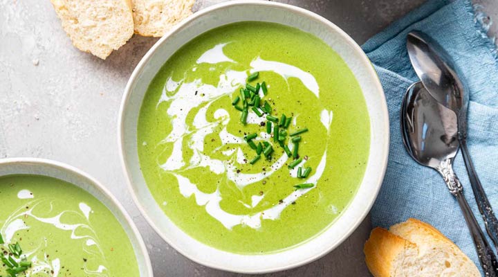 بیبی اسفناج؛ خواص، ارزش غذایی، تفاوت آن با اسفناج 6 سوپ اسفناج و خامه