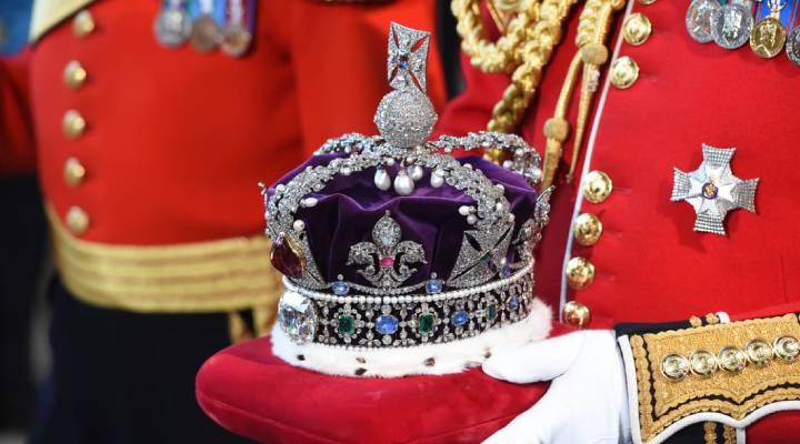 روانشناسی رنگ بنفش؛ نماد تجمل، تخیل و نوآوری 12 بنفش؛ رنگ سلطنتی